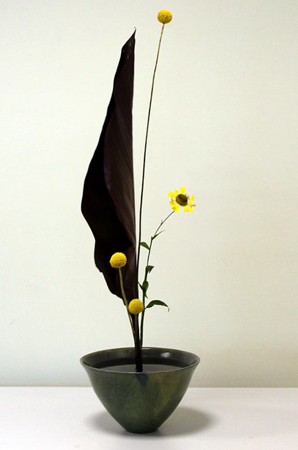 Shoka-Shimputai ikebana arrangement