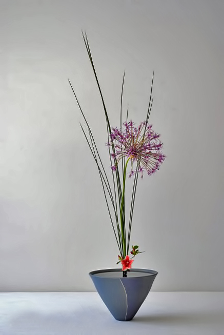 Steel-grass,-Allium-purple-rain,-Azalée---Thai-Mai-Van-Thomas