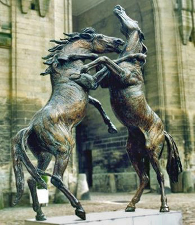 Gabriël-Sterk---Bronze-equine-study---fighting-stallions