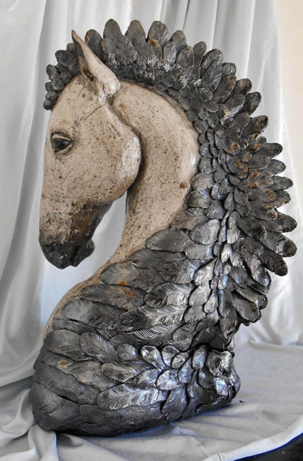 Raku,-Raven's-Mane,-large-horse-sculpture,-by-Leslie-Ahrens