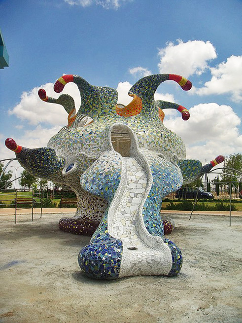 Ruslan-Sergeev---Magic Hat monumental mosaic sculpture