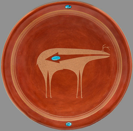 San-Ildefonso-Pueblo-plate-by-Tony-Da,-$29,280,-top-lot-of-Hindman’s-Denver-auction-premiere.-Image-courtesy-of-Leslie-Hindman-Auctioneers.