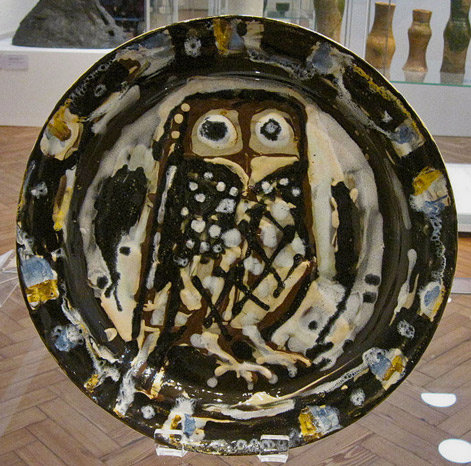 Studio-Pottery-in-York-Art-Gallery---James-Tower-Owl-Dish