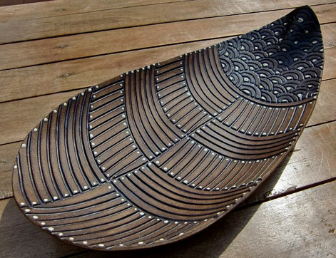 Tácito-Fernandes amorphic shape platter with incised geometrical pattern