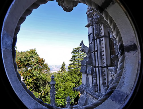 Sintra Quinta-de-Regaleira-Kangaroo in a porthole