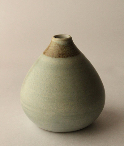 mayumi-yamashita---olive green ceramic vessel