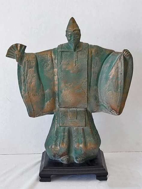 Chinese-sculpture-emperor figure---Hess-Fine-Auctions