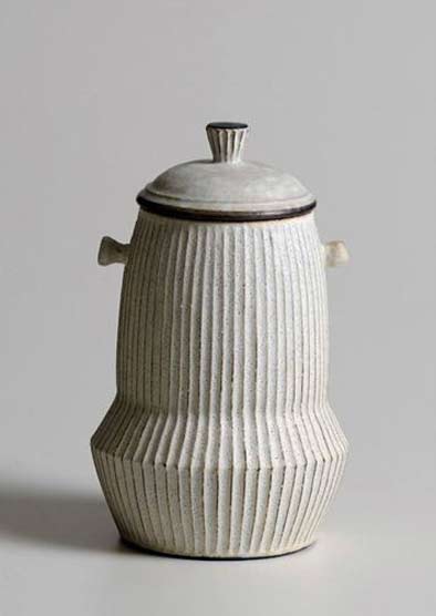 Japanese-ceramic-artist-Akio-Nukaga