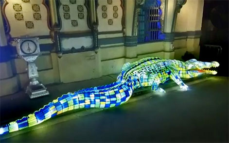 Spectacular-highlights-from-Vivid-Sydney-2016-- illuminated crocodile light sculpture