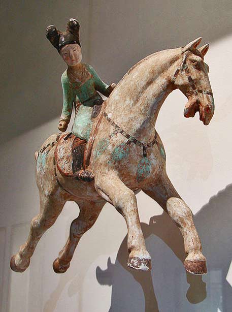 Tang-sculpture of a woman-playing-polo on a horse