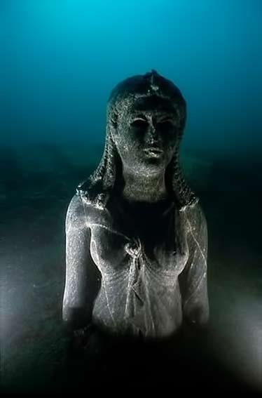 Underwater-statue off the coast of Alexandria