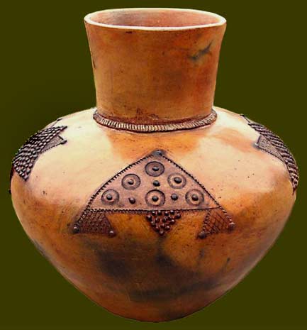 Zulu-earthenware pot with geometric motifs