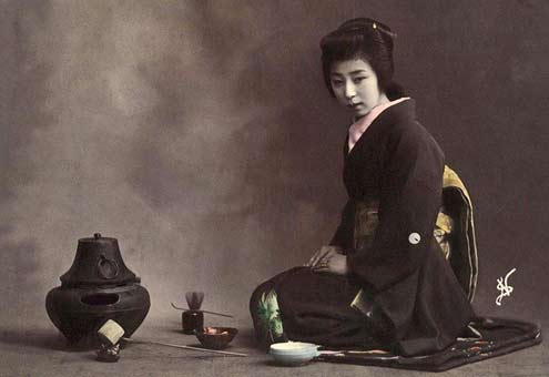 Geisha-with-implements-used-in-the-Tea-Ceremony