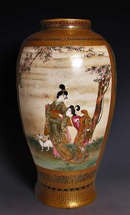 Japanese-Satsuma-Vase-with-Bijin