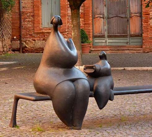 Jean Louis Toutain sculpture Mother and child sea5ted on a bench in Blagnac