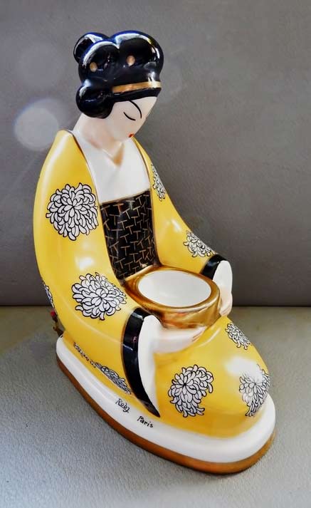 Robj-geisha-figurine