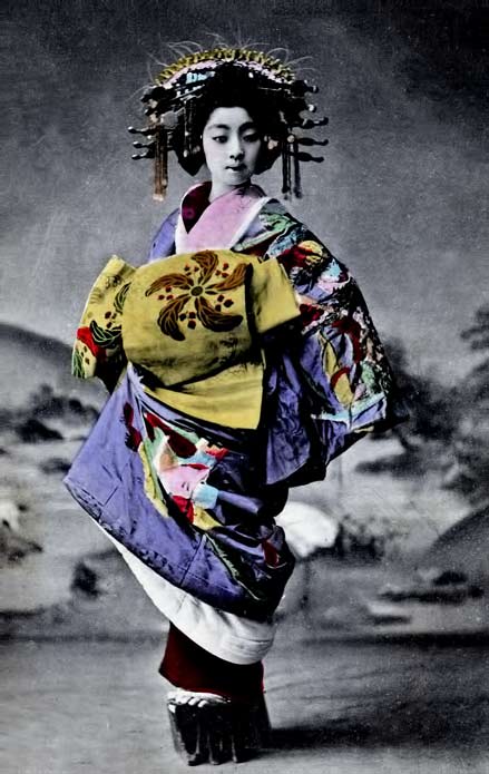 Vintage-geisha-photo of an Oiran girl wearing her obi at the front