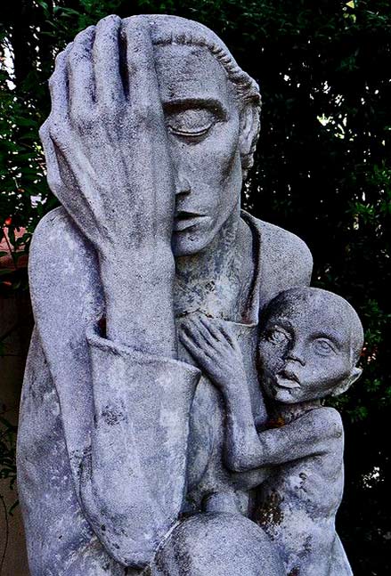 Witte Museum, San Antonio - mother / child sculpture