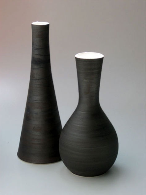 andreas-rauch-two black bottles with matt finishes