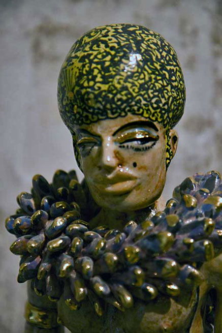 kroeger-ceramic-art-sculpture with gold highlights