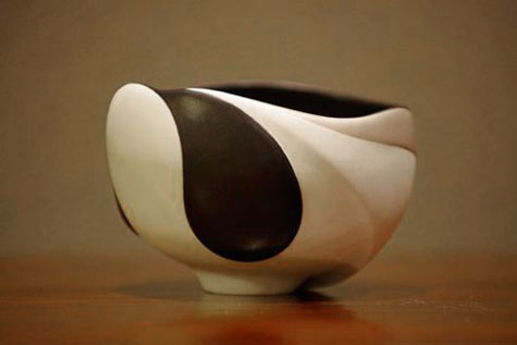 Curve-and-Line--The-Ceramic-Art-of-Yuri-Takemura