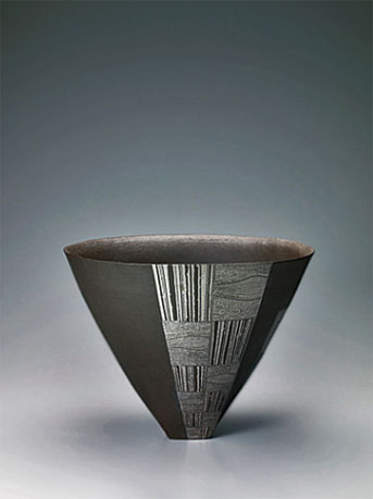 Flower-vessel-with-geometrical-pattern--Yukiko-Asakura