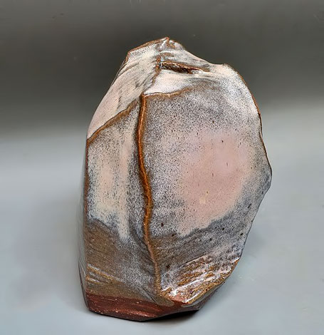 Japanese modern ceramic aesthetic