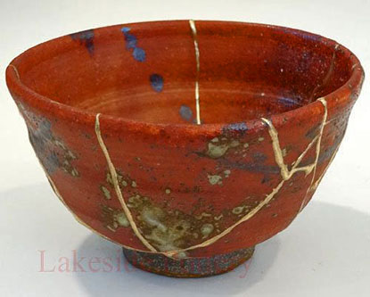 Kintsukuroi-Lakeside-Pottery pottery bowl cracks filled with gold