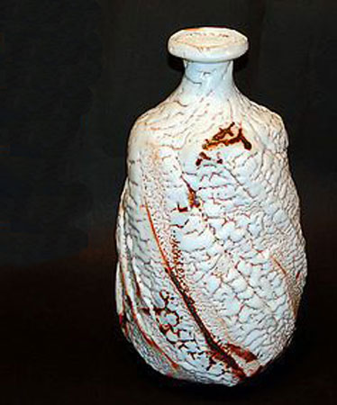 Large-white Shino-Tsubo-by-Hayashi-Shotaro with red highlights