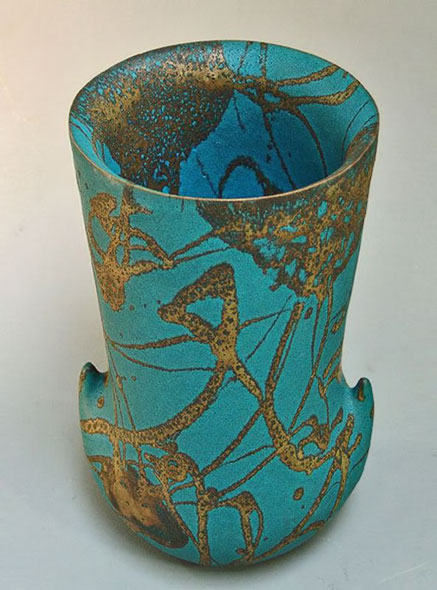 Large-turquoise vase-by-Morino-Taimei-with gold highlights