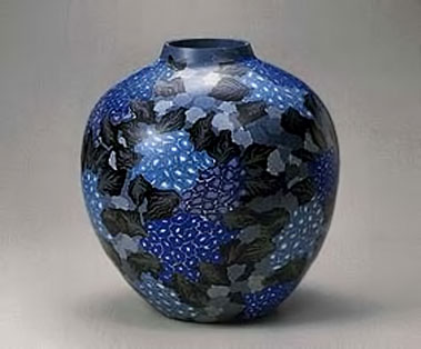 Large-marbled-ware-jar-with-hydrangea-design-and-glass-like-gloss.1999-Matsui-Kosei