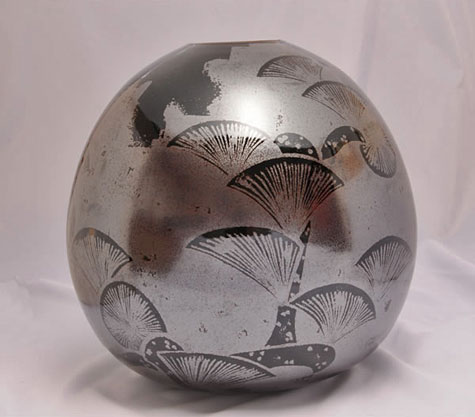 Porcelain-Tenmoku-Jar-with-the-Pine-design---Taku-Nonaka