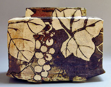 Prominent-Vase-by-Miyake-Yoji---mjc-Modern-Japanese-Ceramics--sold