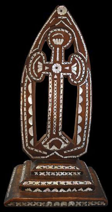 Solomon_Islands_ChristianRare-Christian-Altar-Cross-Inlaid-with-Pearl-Shell-