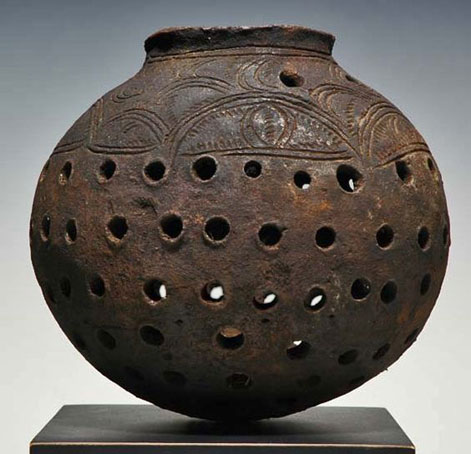 clay-pot-comes-from-the-Keram-River-area-of-Papua-New-Guinea