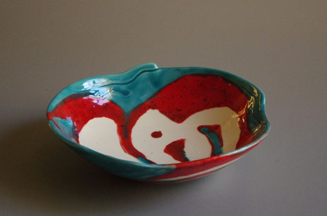 Elnaz Nourizadeh - Jade green, crimson and white ceramic dish