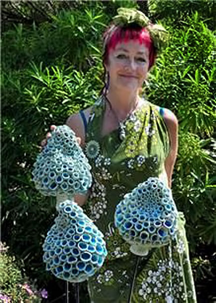 Frances-Doherty-with-her-Blue-Bells.----Picture-by-Peter-Boam