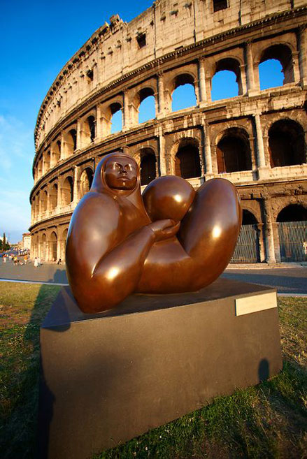 Modern-sculpture-by-Jmenez-Deredia-outside-the-Coloseum-