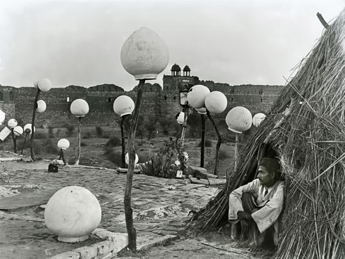 Sheikh-Abu-Bakar-with-the-walls-of-the-old-fort-of-Purana-Kila-in-the-background