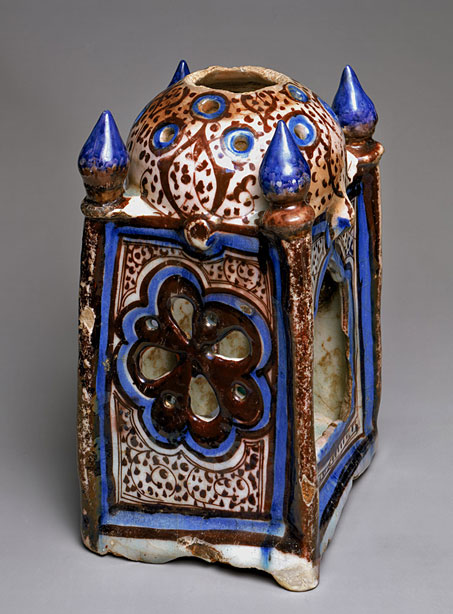 early-13th-century-Syrian-ceramic-lustre-glaze-lantern with 4 blue pinarets