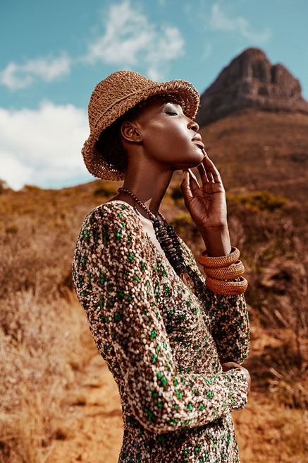 photo-Marie-Bärsch--model-Julia-Otobo in Africa