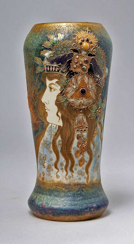 Amphora,-face-motif-vase