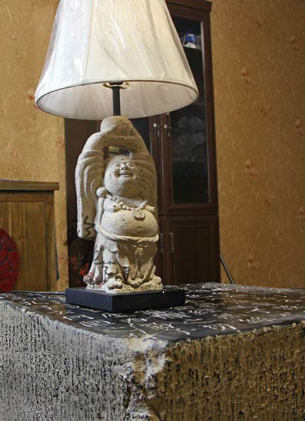 Chinese-classical-Buddhist-culture-and-creative-hands-Buddha-lamp-bedside-lamp-living-room-town-house-feng