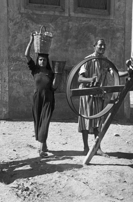 Henri-Cartier-Bresson Egypt 1950 a girl in black carrying a basket