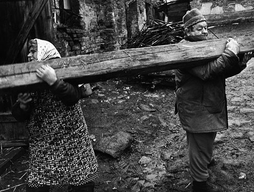 Jindrich-Streit-Olomouc-region-of-Czechoslovakia A couple moving a plank in opposite directions
