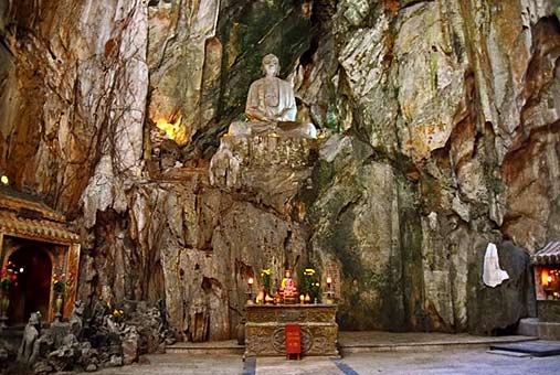 Buddhist cave temple - Marble-Mountains,-Vietnam---Ngũ-Hành-Sơn---Five-elements-mountains