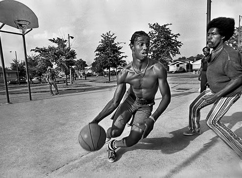 SOUTHSIDE-CHICAGO.-Young-men-playing-pickup-basketball-in-Martin-Luther-King-Jr.-Park.-photo-by-Ozier-Muhammad