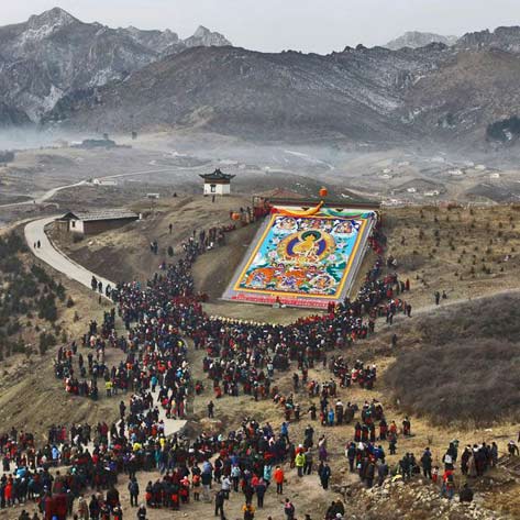 Shoton-Festival-Thangka,-Drepung,-Tibet - huge thanka in the Himalayas