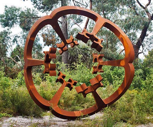 mcclelland-gallery-sculpture-park-at-the-centre-there-is-nothing_greg-johns