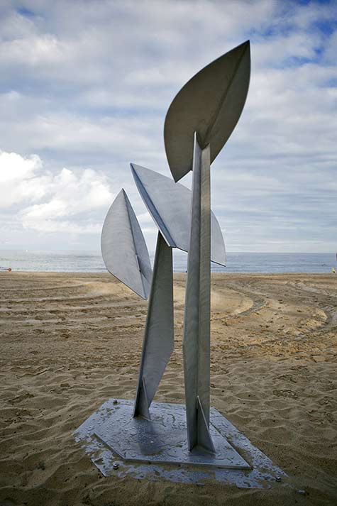 ben-juniper-ghost-gum-sculpture-by-the-sea-cottesloe-2013